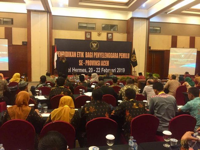 Ketua DKPP Memberikan Sambutan Sekaligus Membuka Acara