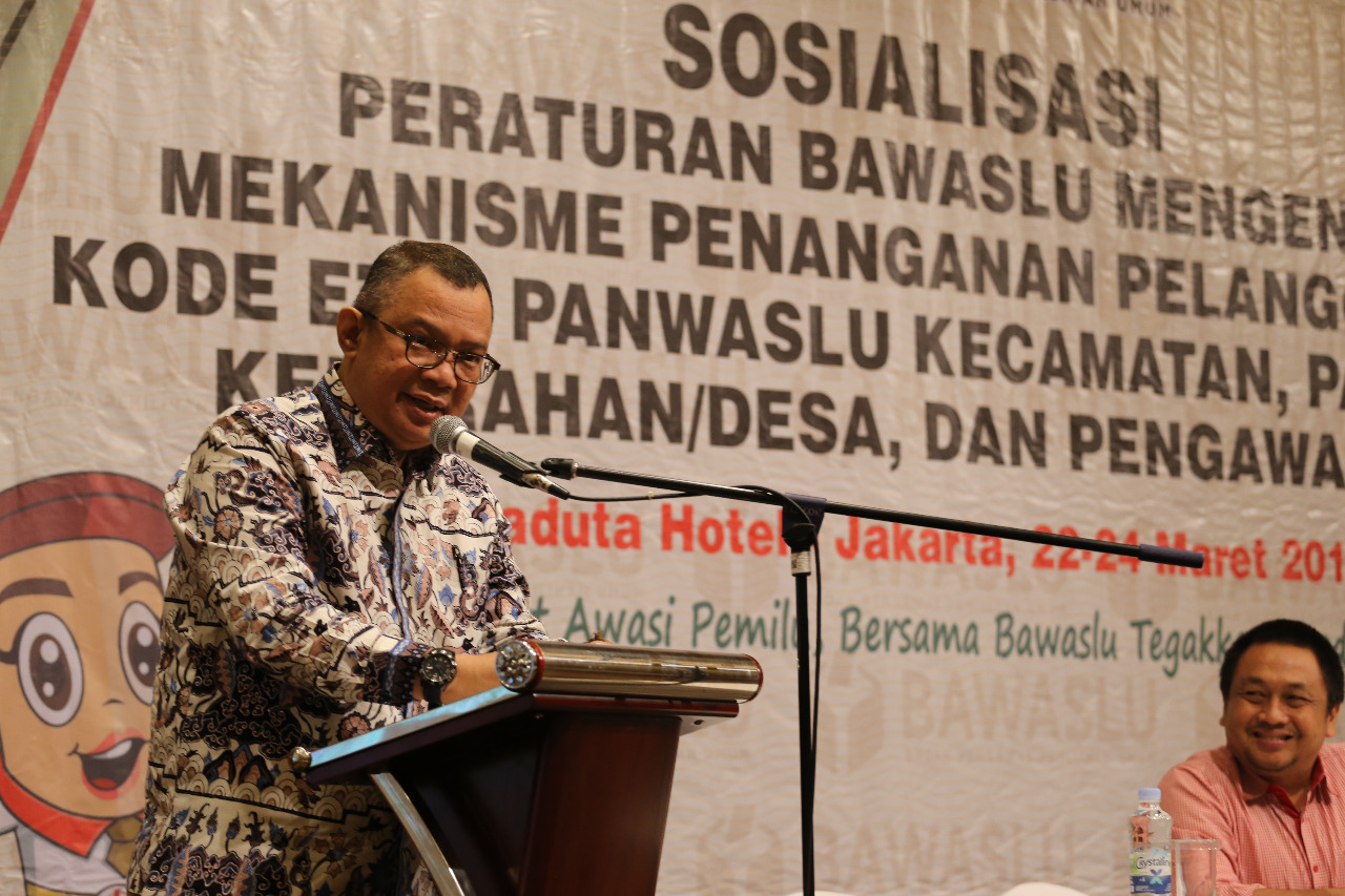 Anggota DKPP, Dr. Alfitra Salamm