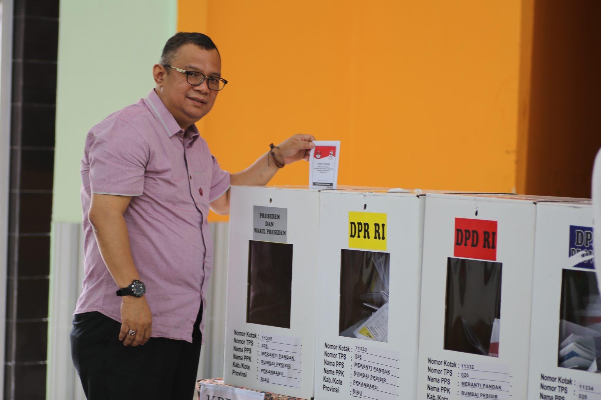 Nyoblos Pemilu 2019 Alfitra Salamm