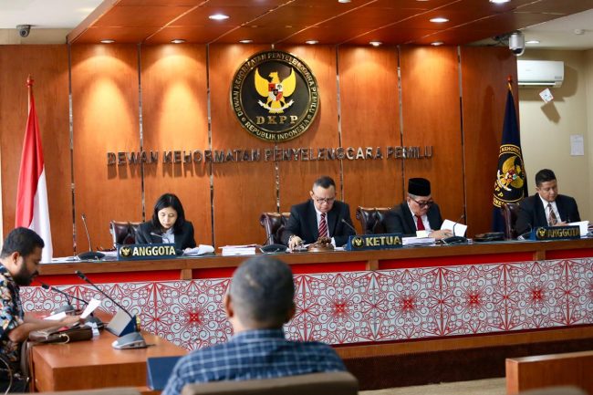 DKPP Periksa Ketua dan Anggota Bawaslu RI Terkait Bupati Alor_Sidang
