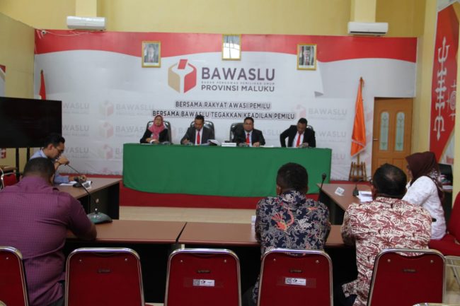 DKPP Periksa Ketua Bawaslu Kab. Seram Bagian Timur_sidang