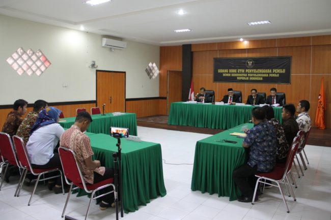 Pengadu Tidak Hadir, Pemeriksaan KPU Kabupaten Luwu Ditunda