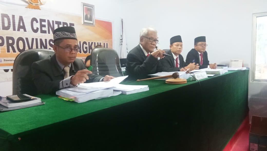 DKPP Periksa KPU dan Bawaslu Kab. Mukomuko_Majelis