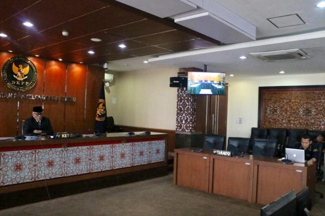 sidang 222 lagi