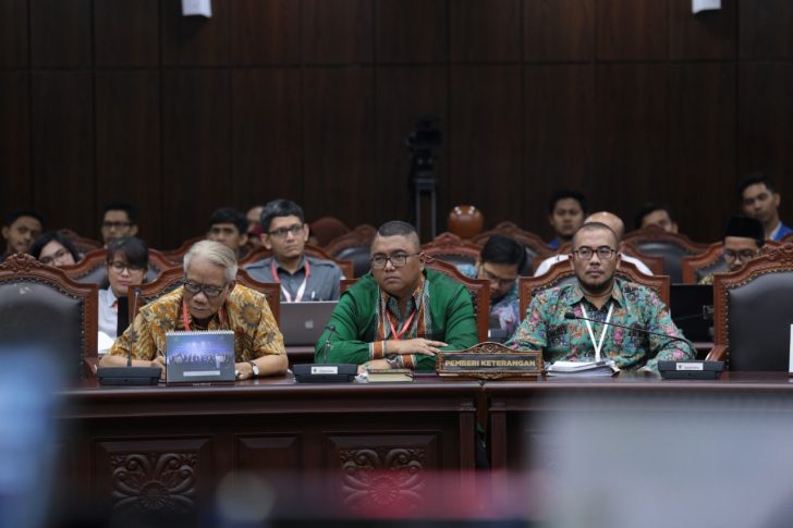 29. Ketua DKPP Memberikan Keterangan di MK