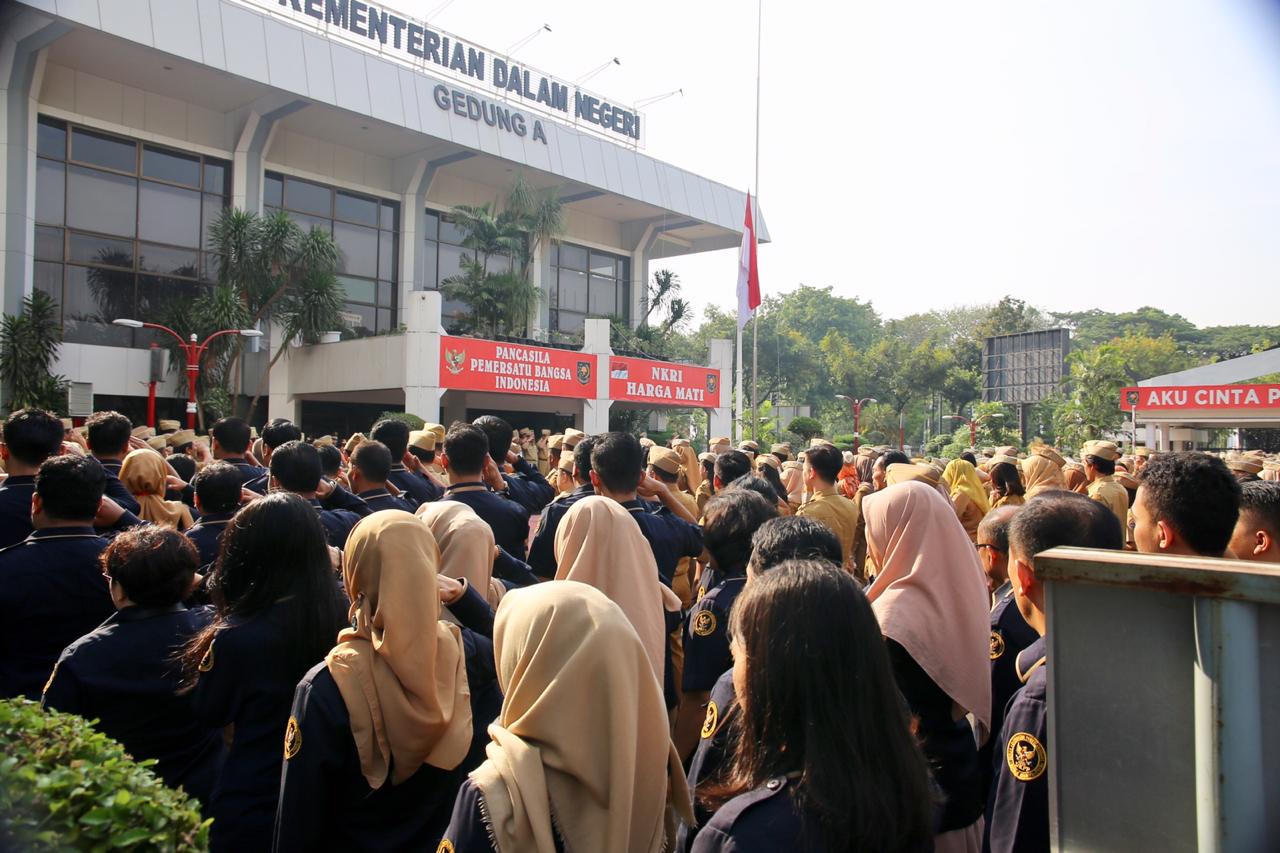 UpacaraBenderaKemdagri_1