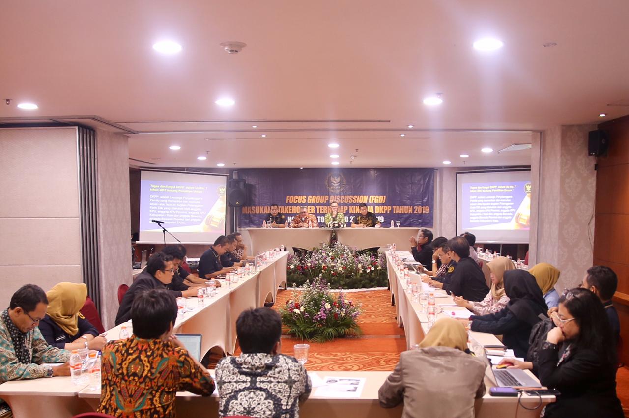 25. DKPP Gelar FGD dalam Rangka Susun Buku Laporan Kinerja 2019