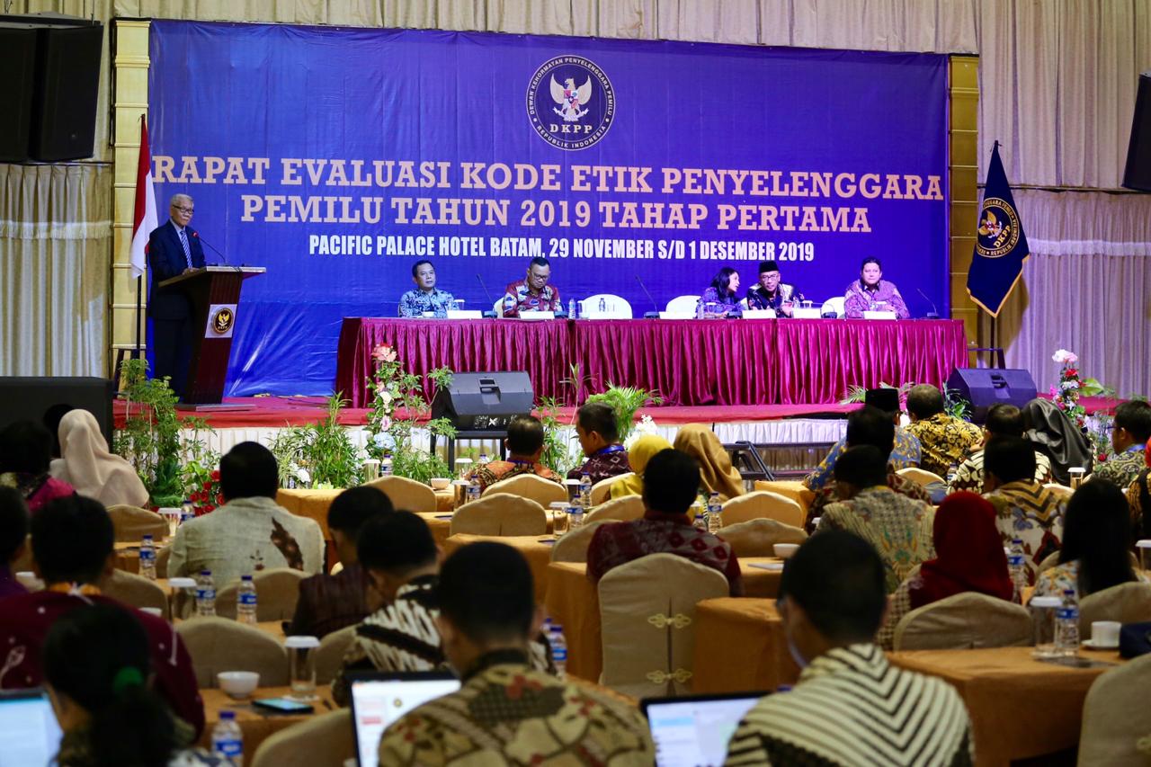 29_Ketua DKPP_Dr. Harjono_3