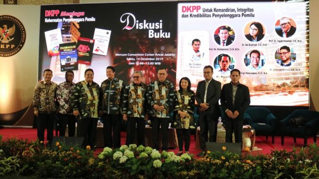13. Peluncuran Buku