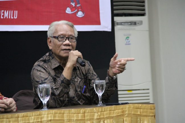 pak harjono menjadi narasumber dikegiatan bawaslu prov. sulut