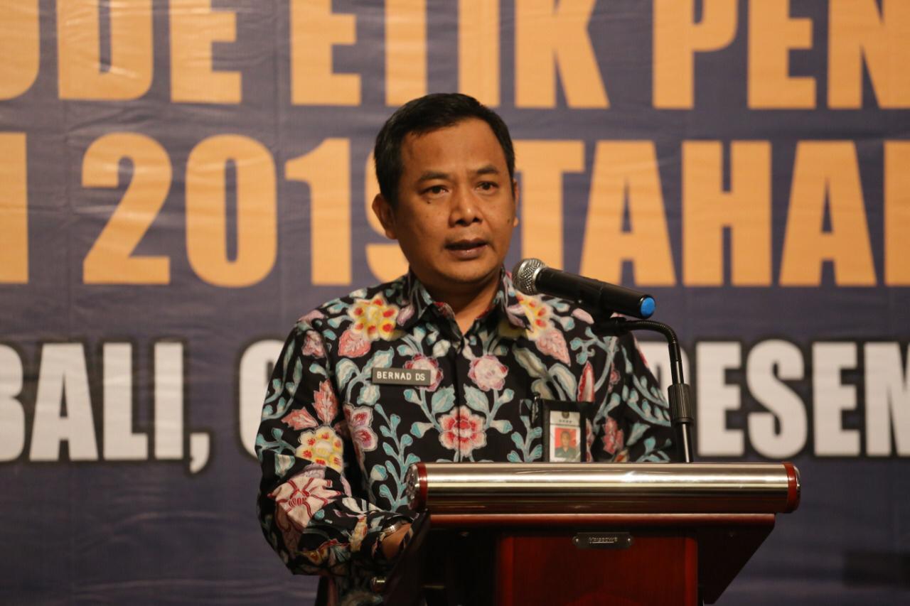 sekretaris dkpp memberikan laporan