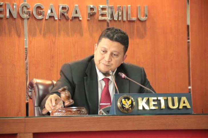 ketua majelis putusan 5 feb
