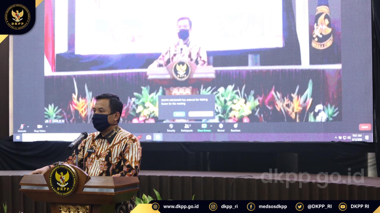 12. Sekretaris DKPP Bernad Dermawan Sutrisno