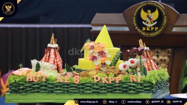 Tumpeng HUT Ke-8 DKPP