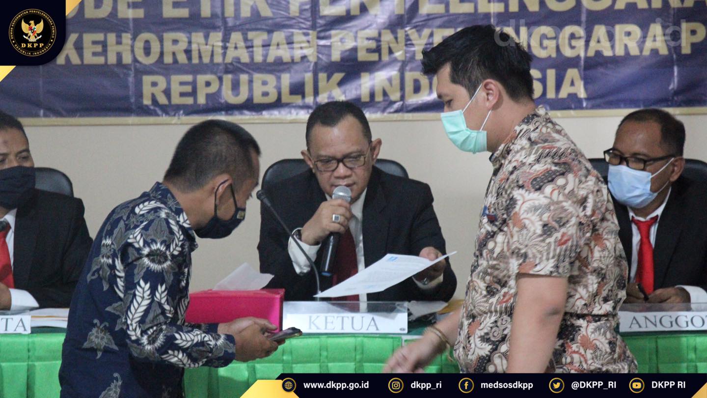 DKPP Periksa Ketua Dan Anggota KPU Dan Bawaslu Kab. Kukar Terkait ...