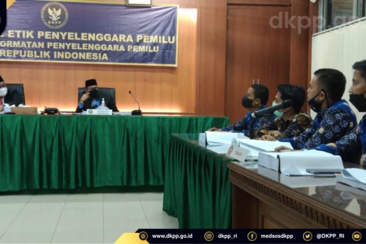 foto sidang 28 KPU dan Bawaslu Sijunjung