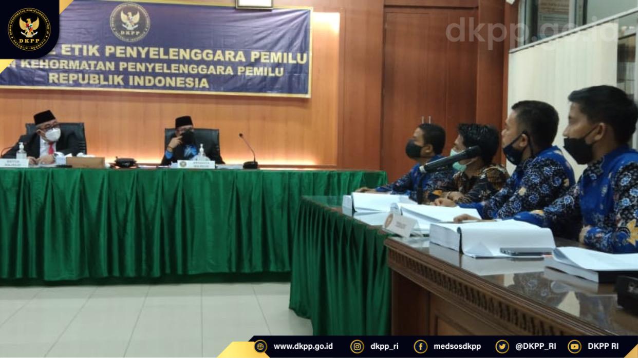 foto sidang 28 KPU dan Bawaslu Sijunjung