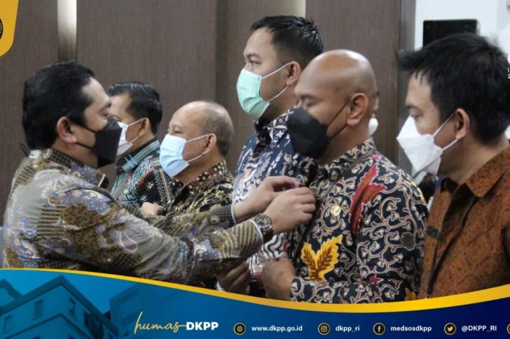 pemasangan lencana dkpp