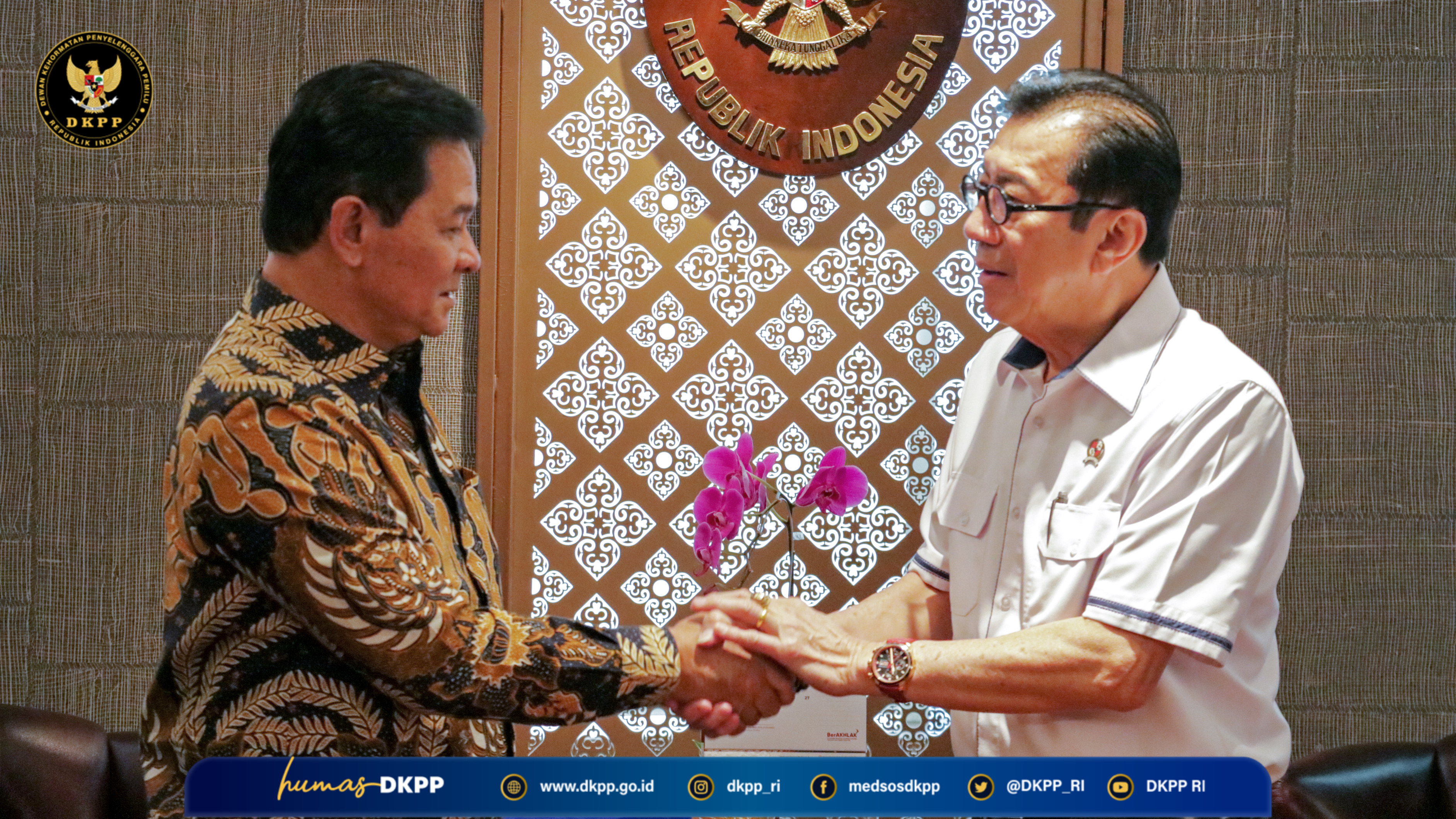 71F89B4C-A0A4-4FA3-BD9B-C7B798017569