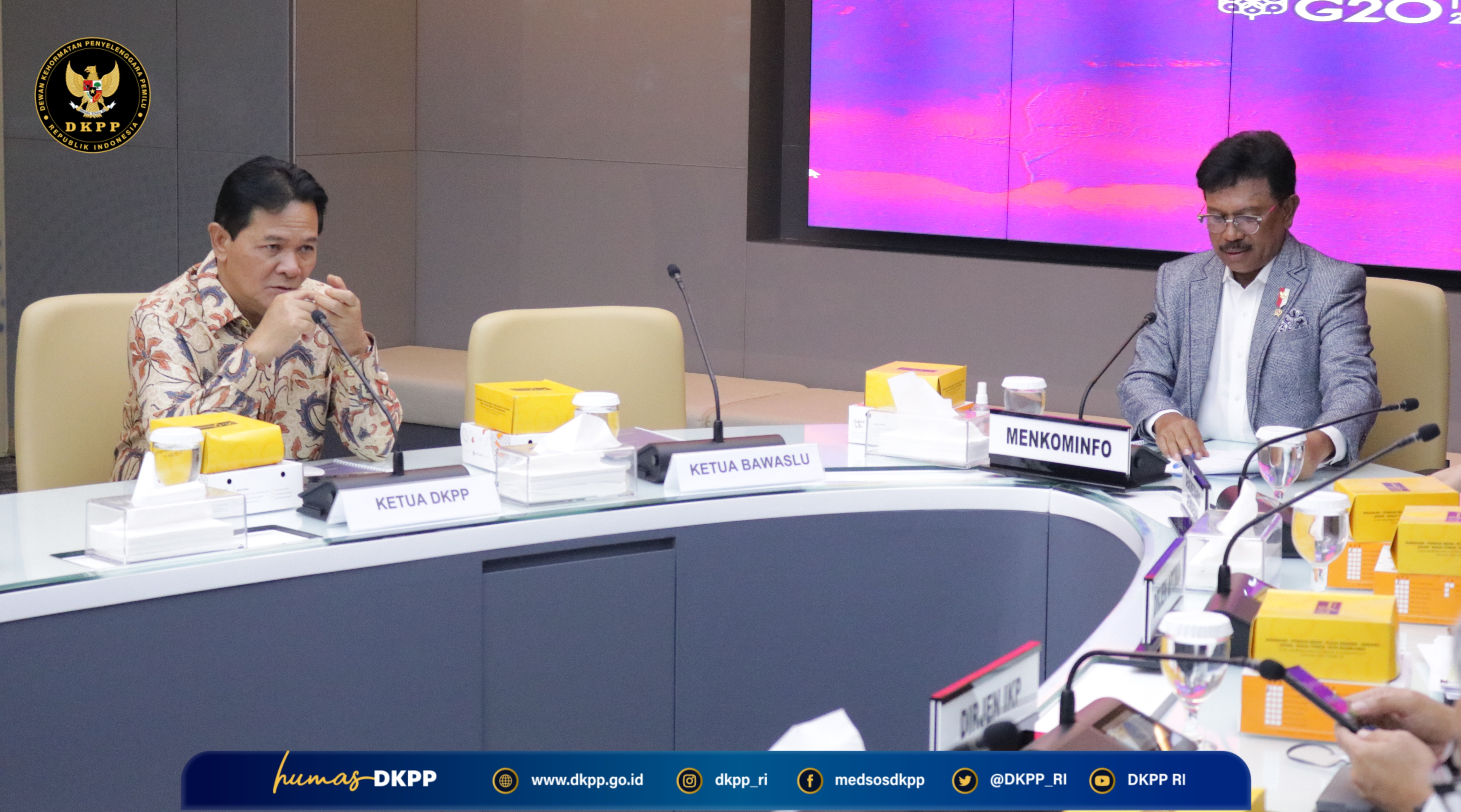 Picsart_22-10-18_18-45-59-432