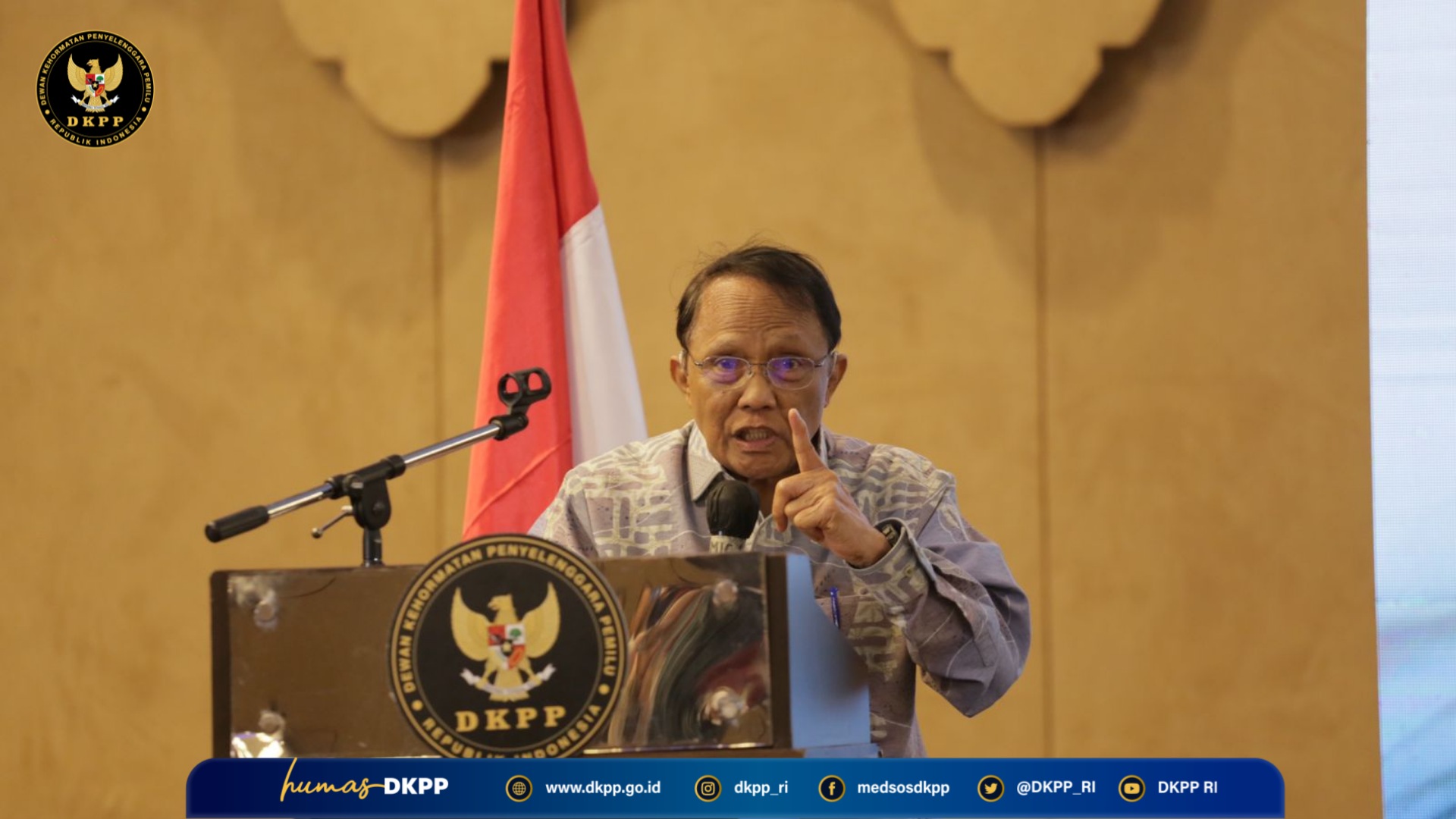 Picsart_22-10-31_20-50-03-095