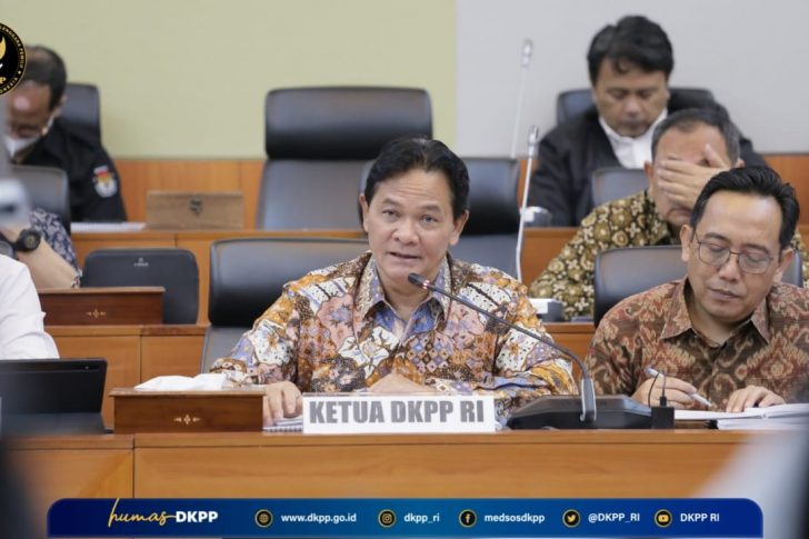 Ketua DKPP Heddy Lugito dan Anggota DKPP I Dewa Kade Wiarsa Raka SandiRDP 120423
