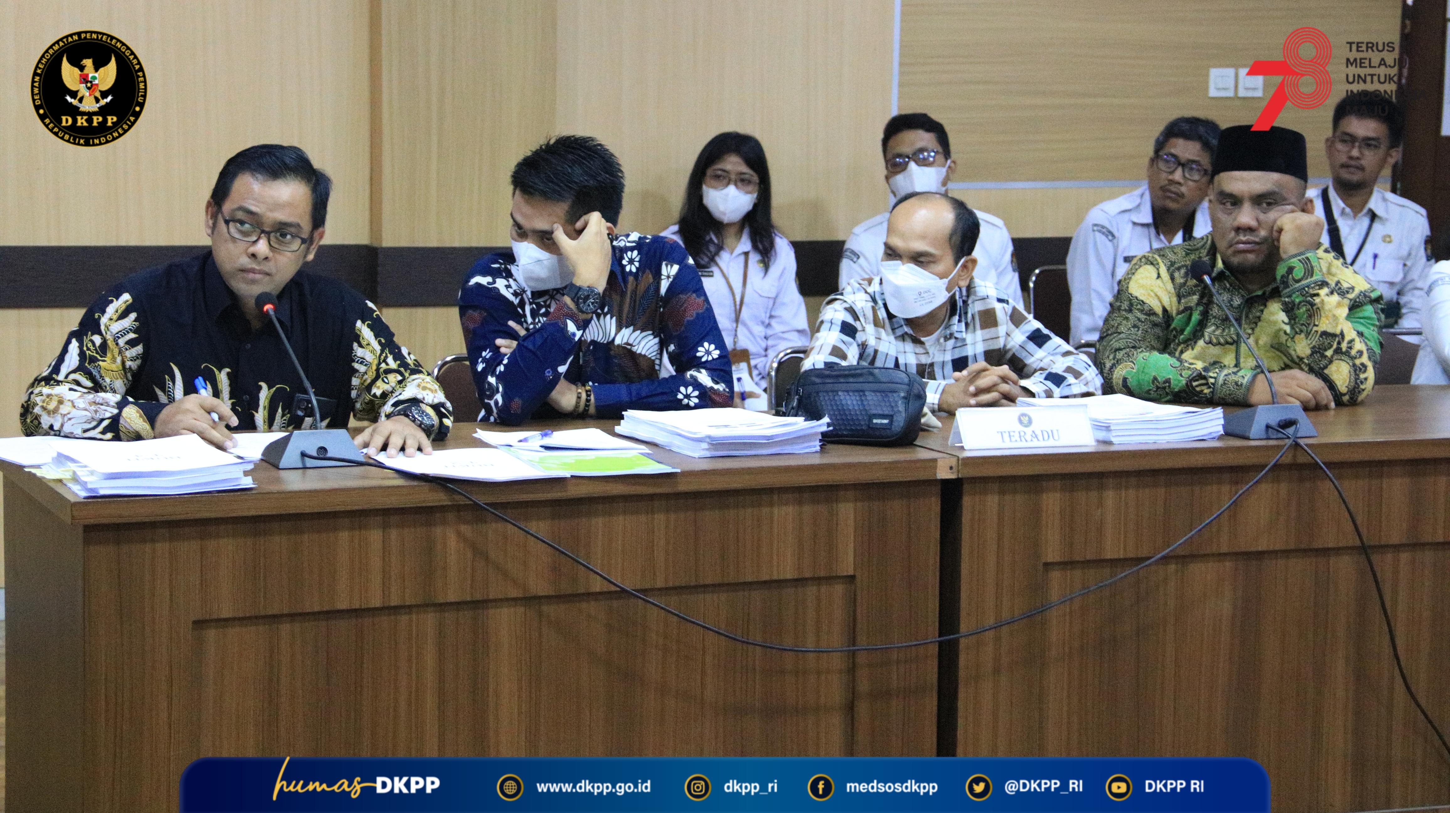 Ketua dan Anggota KPU Karawang Teradu 98 2023