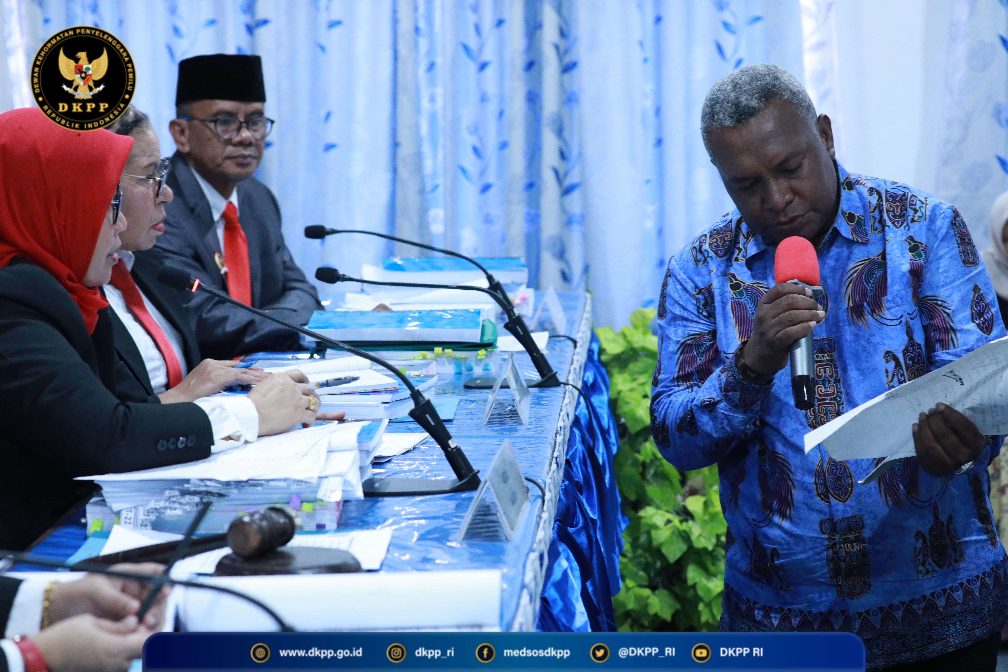 Picsart_24-07-18_23-17-45-801