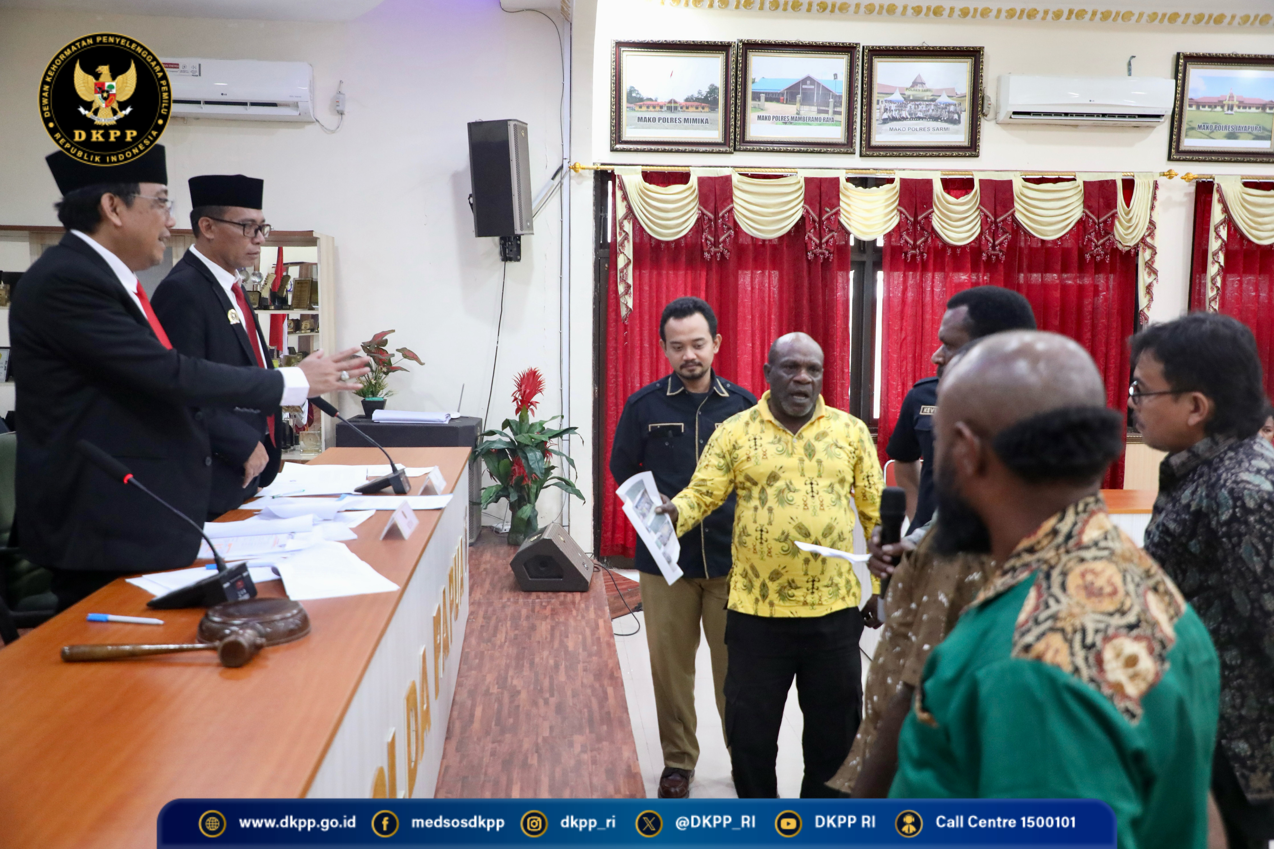 7D26994D-0649-4B8C-93C0-A8827A6B3249