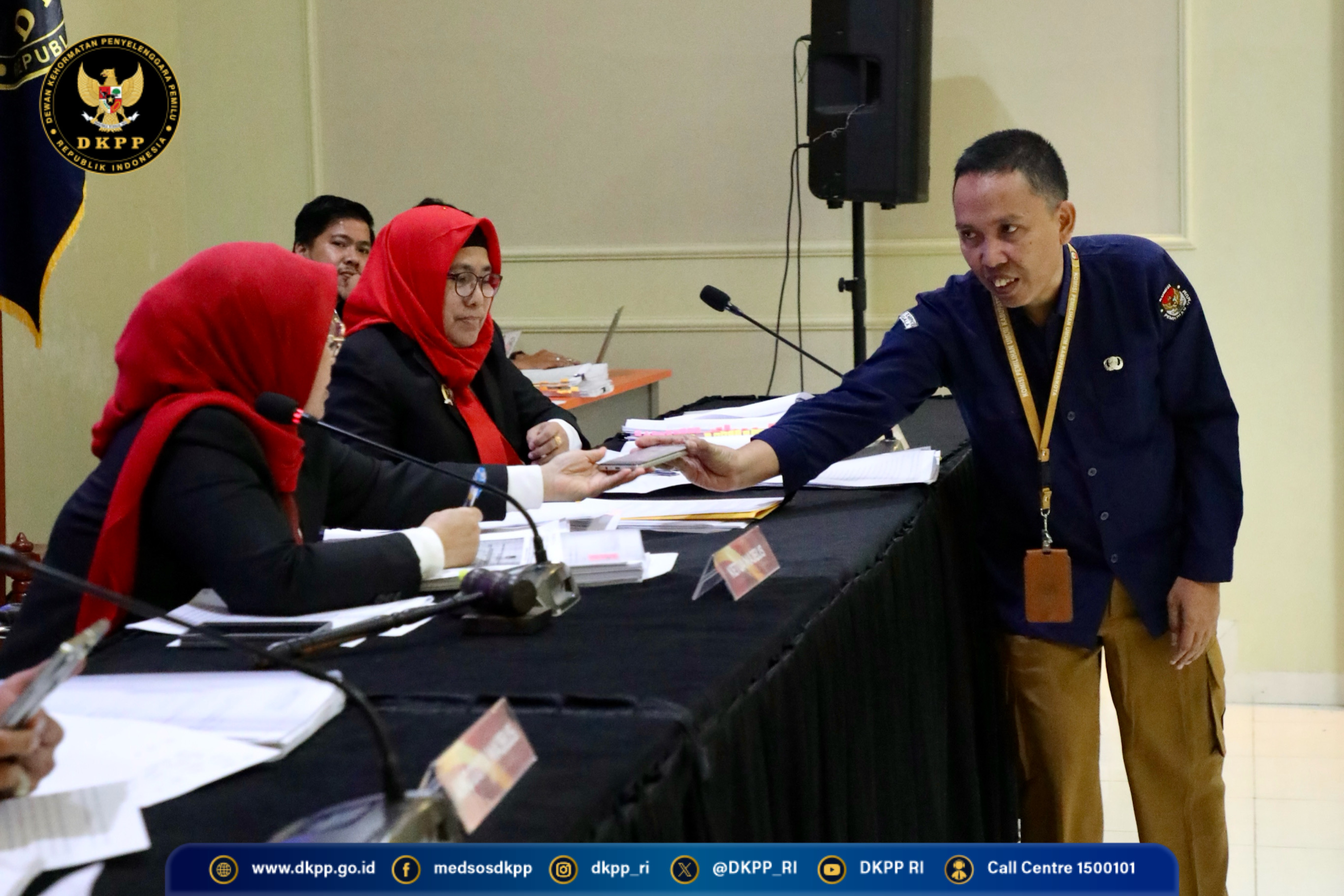 2FA69304-4774-4868-9A06-031CF4CC7C06