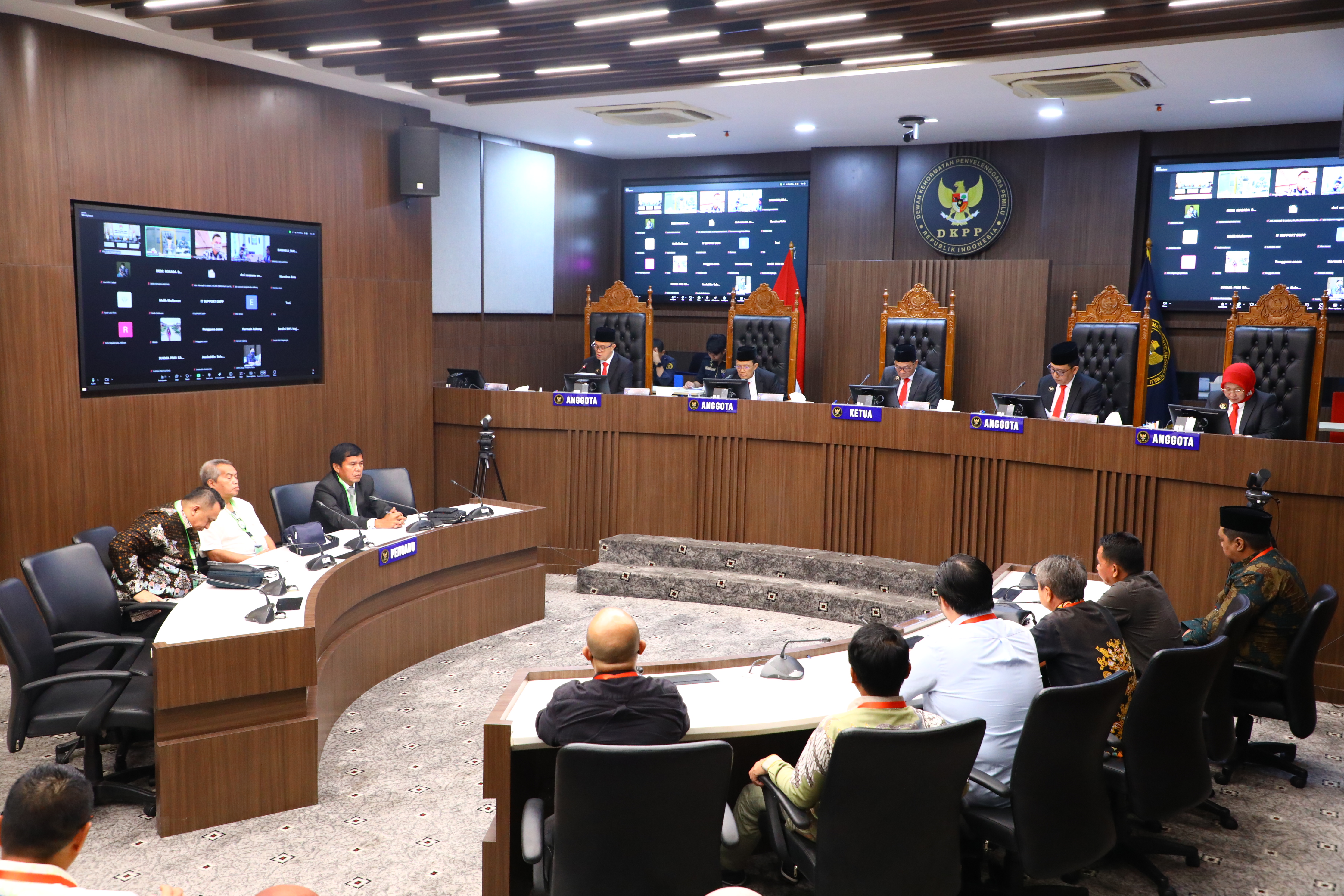 Suasana Sidang DKPP