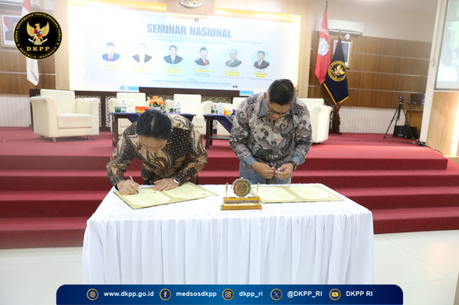 Penandatanganan MoU DKPP dengan UNS