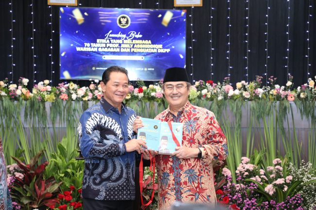 Peluncuran Buku Etika Yang Melembaga 70 Tahun Prof. Jimly Asshiddiqie Warisan Gagasan dan Penguatan DKPP_1